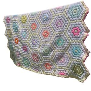 Handmade Grandma's Flower Garden Scalloped Queen Quilt Bedspread | 102 x 84"